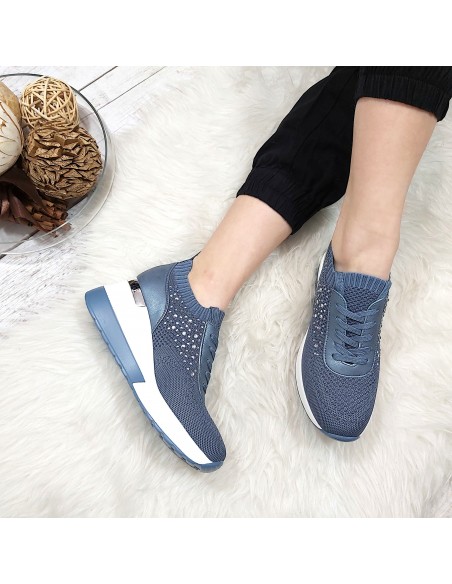 Buty sportowe na koturnie