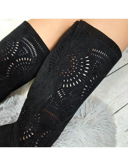 Ażurowe kozaki damskie
