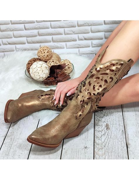 Złote ażurowe kowbojki...