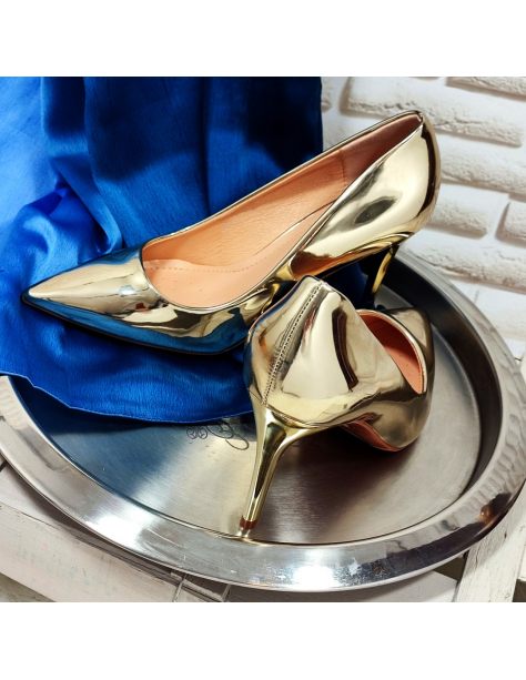 Złote szpilki damskie