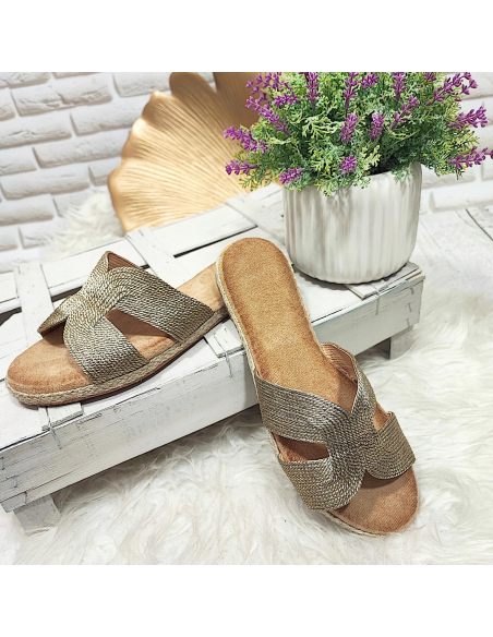 Złote klapki damskie