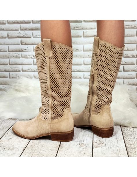 Ażurowe kozaki damskie