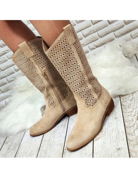 Ażurowe kozaki damskie