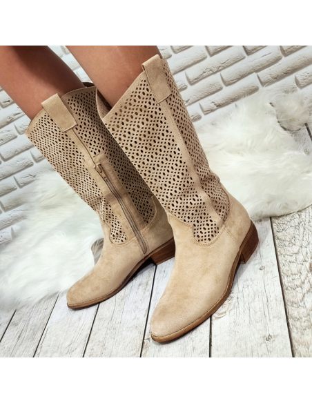 Ażurowe kozaki damskie