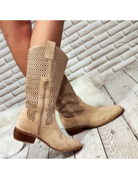 Ażurowe kozaki damskie