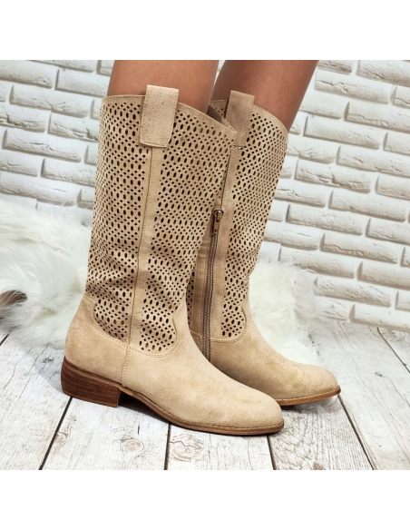 Ażurowe kozaki damskie