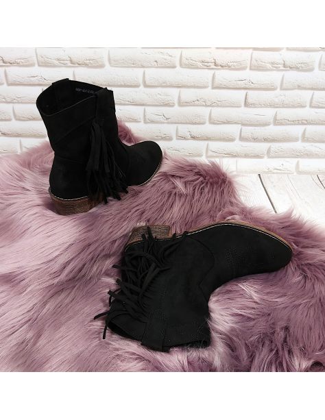 Zamszowe kowbojki z frędzlami